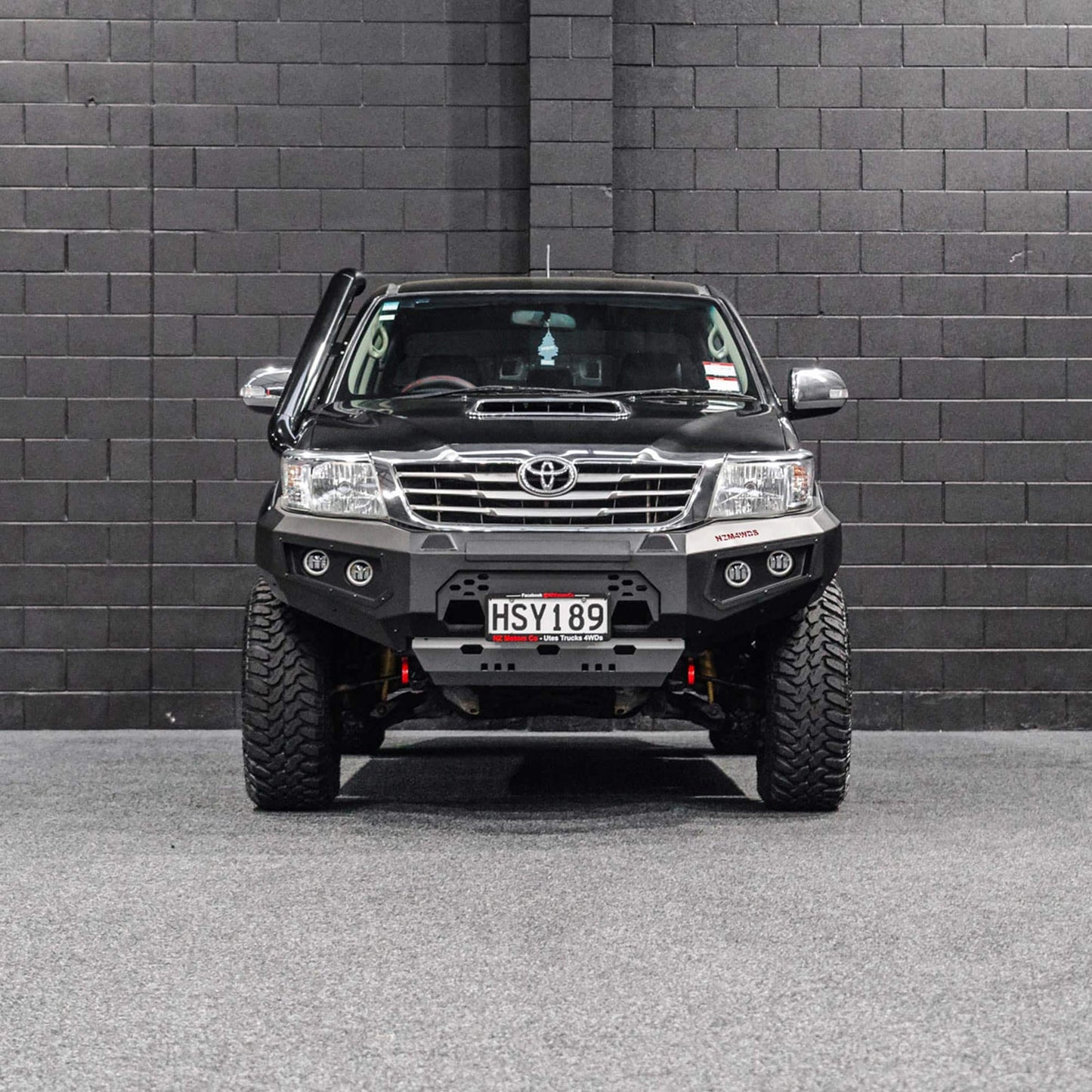 SHIELD Off-Road Loopless Bull Bar - Toyota Hilux N70 2005-2015